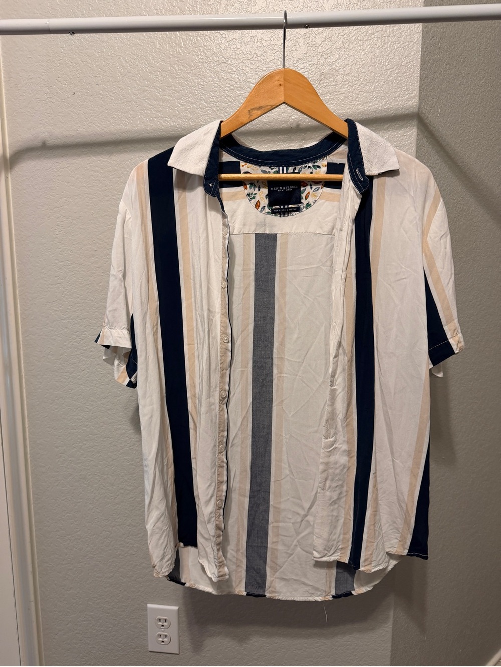 Men's Striped Short-Sleeve Button-Up Shirt